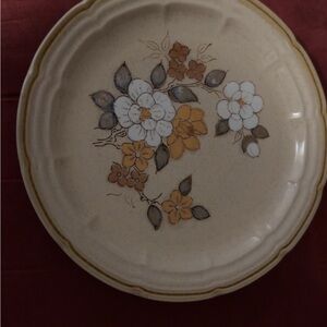 Vintage Crown Manor "Autumn Blossom" dinner plate. 